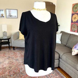 🖤🖤 Women's Plus Torrid V-Neck T-shirt Size 3 in Black with Short Sleeves